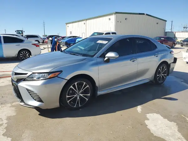 4T1B11HK0JU063641 2018 TOYOTA CAMRY - Image 1