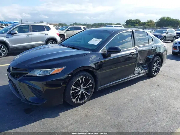 4T1B11HK0JU067320 2018 TOYOTA CAMRY - Image 2