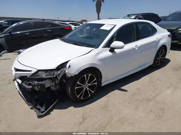 4T1B11HK0JU068340 2018 TOYOTA CAMRY - Image 2