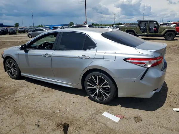 4T1B11HK0JU069021 2018 TOYOTA CAMRY - Image 2