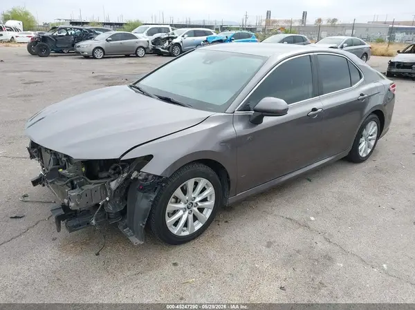 4T1B11HK0JU069794 2018 TOYOTA CAMRY - Image 2