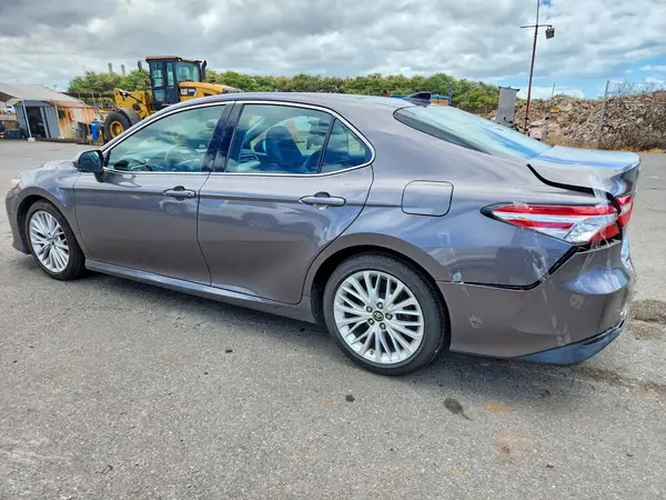 4T1B11HK0JU070556 2018 TOYOTA CAMRY - Image 2