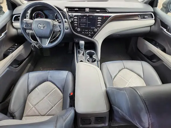 4T1B11HK0JU070556 2018 TOYOTA CAMRY - Image 8