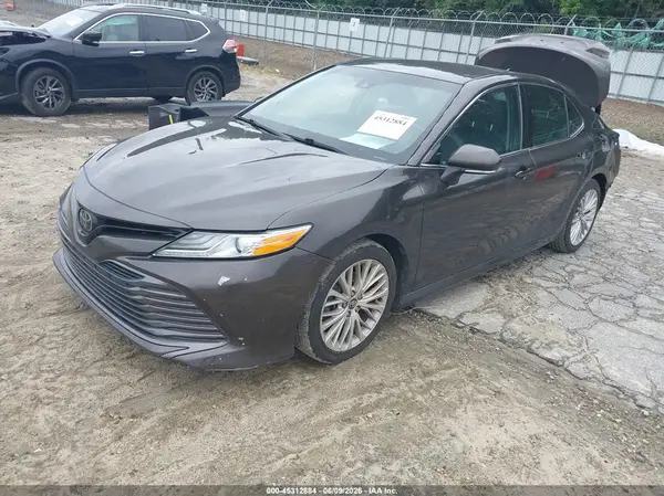 4T1B11HK0JU072601 2018 TOYOTA CAMRY - Image 2