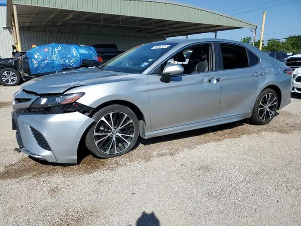 4T1B11HK0JU072923 2018 TOYOTA CAMRY - Image 1