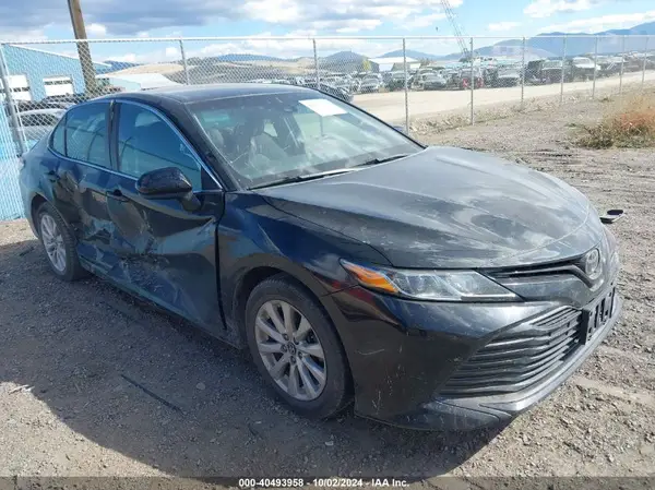 4T1B11HK0JU073585 2018 TOYOTA CAMRY - Image 1