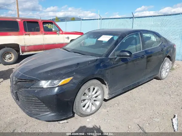 4T1B11HK0JU073585 2018 TOYOTA CAMRY - Image 2