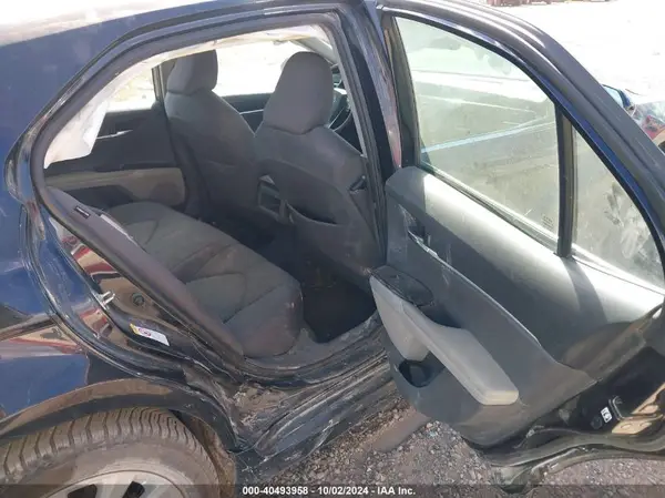 4T1B11HK0JU073585 2018 TOYOTA CAMRY - Image 8