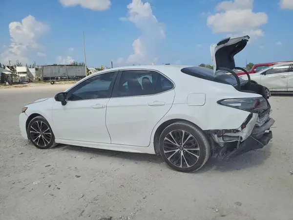 4T1B11HK0JU073599 2018 TOYOTA CAMRY - Image 2