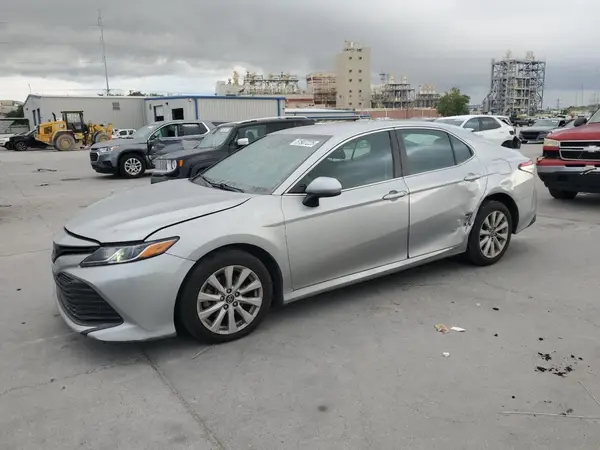 4T1B11HK0JU075482 2018 TOYOTA CAMRY - Image 1