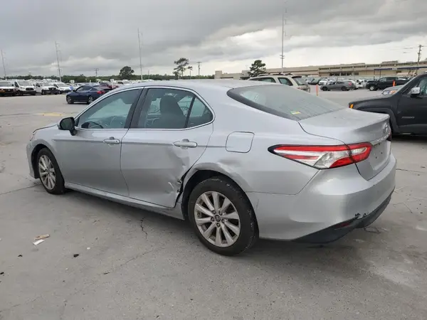 4T1B11HK0JU075482 2018 TOYOTA CAMRY - Image 2