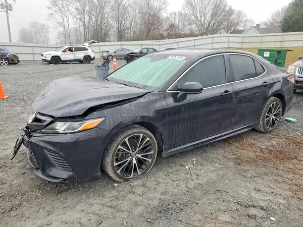 4T1B11HK0JU077040 2018 TOYOTA CAMRY - Image 1