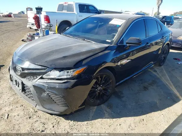4T1B11HK0JU079273 2018 TOYOTA CAMRY - Image 2
