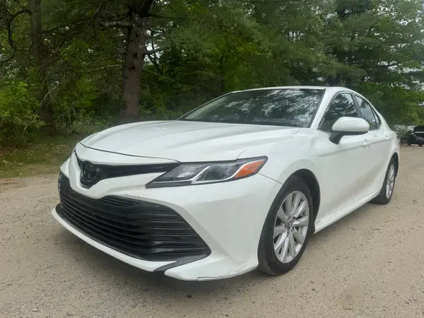 4T1B11HK0JU079807 2018 TOYOTA CAMRY - Image 2