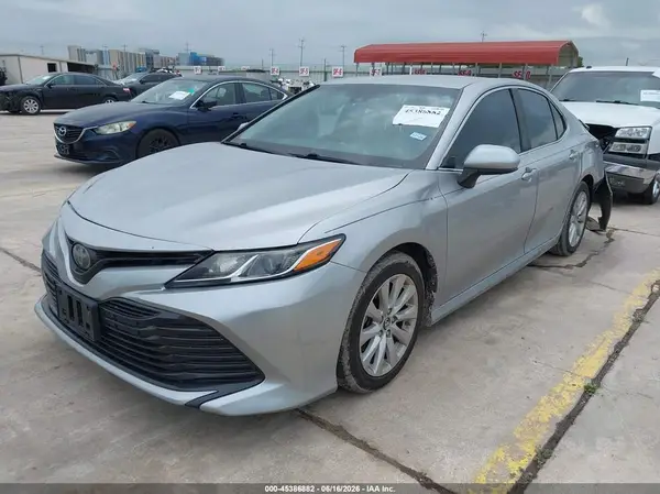 4T1B11HK0JU080021 2018 TOYOTA CAMRY - Image 2