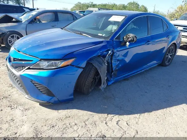 4T1B11HK0JU080133 2018 TOYOTA CAMRY - Image 2