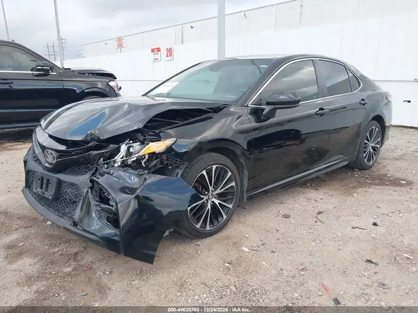 4T1B11HK0JU080794 2018 TOYOTA CAMRY - Image 2