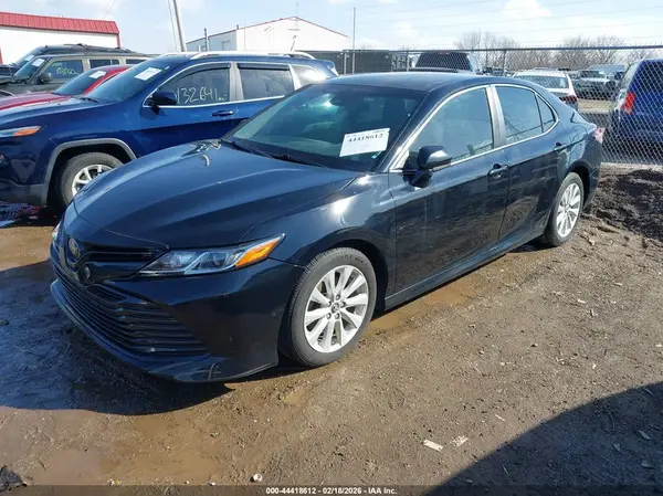 4T1B11HK0JU081749 2018 TOYOTA CAMRY - Image 2