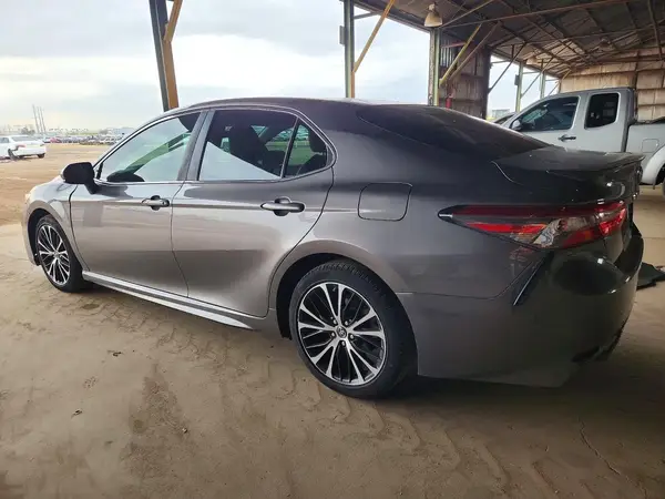 4T1B11HK0JU082416 2018 TOYOTA CAMRY - Image 2