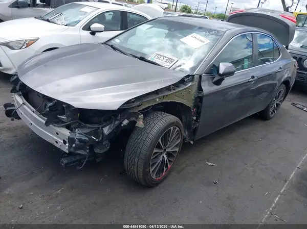 4T1B11HK0JU083792 2018 TOYOTA CAMRY - Image 2