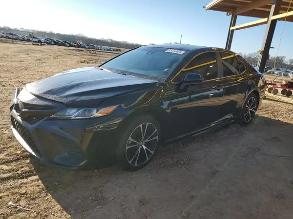 4T1B11HK0JU083825 2018 TOYOTA CAMRY - Image 1