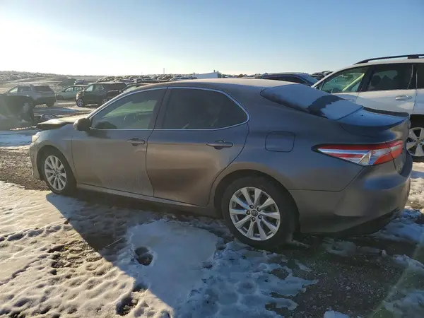 4T1B11HK0JU084957 2018 TOYOTA CAMRY - Image 2