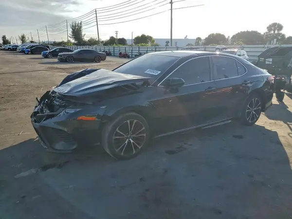 4T1B11HK0JU086384 2018 TOYOTA CAMRY - Image 1