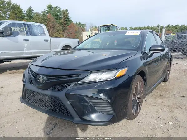 4T1B11HK0JU086434 2018 TOYOTA CAMRY - Image 2