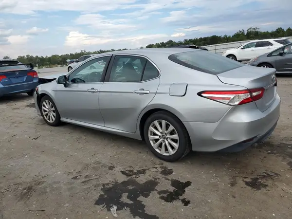 4T1B11HK0JU087597 2018 TOYOTA CAMRY - Image 2