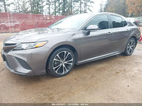 4T1B11HK0JU087793 2018 TOYOTA CAMRY - Image 2