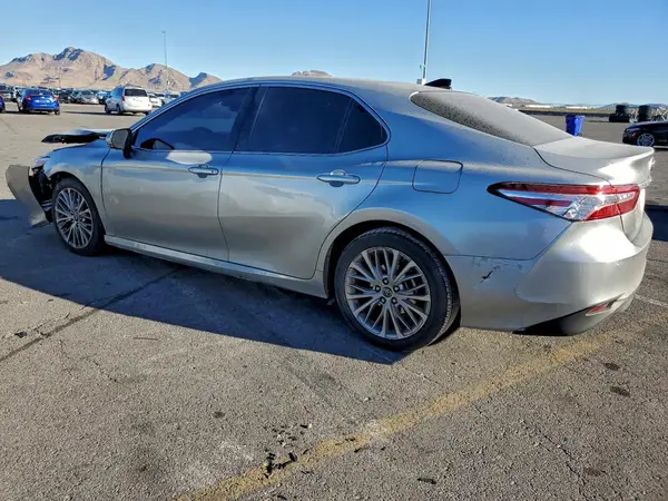 4T1B11HK0JU088944 2018 TOYOTA CAMRY - Image 2