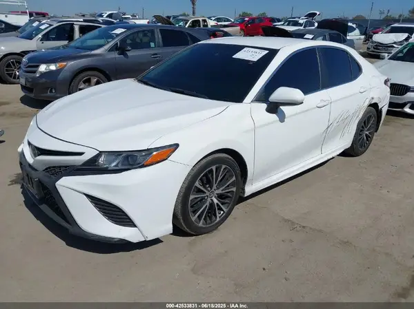4T1B11HK0JU090676 2018 TOYOTA CAMRY - Image 2