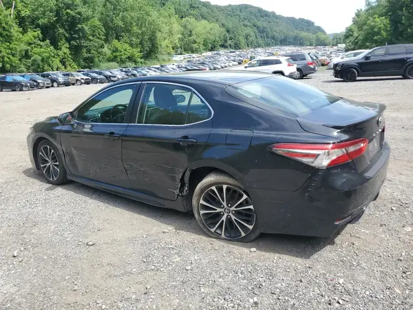 4T1B11HK0JU091049 2018 TOYOTA CAMRY - Image 2