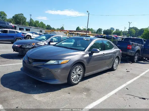4T1B11HK0JU091648 2018 TOYOTA CAMRY - Image 2