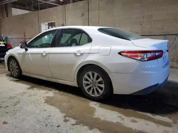 4T1B11HK0JU092881 2018 TOYOTA CAMRY - Image 2