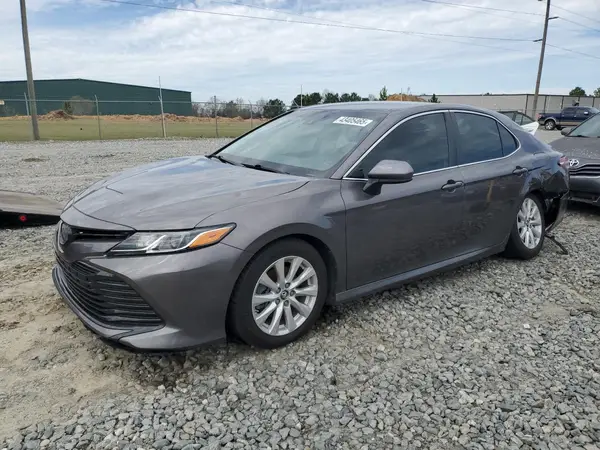 4T1B11HK0JU093383 2018 TOYOTA CAMRY - Image 1