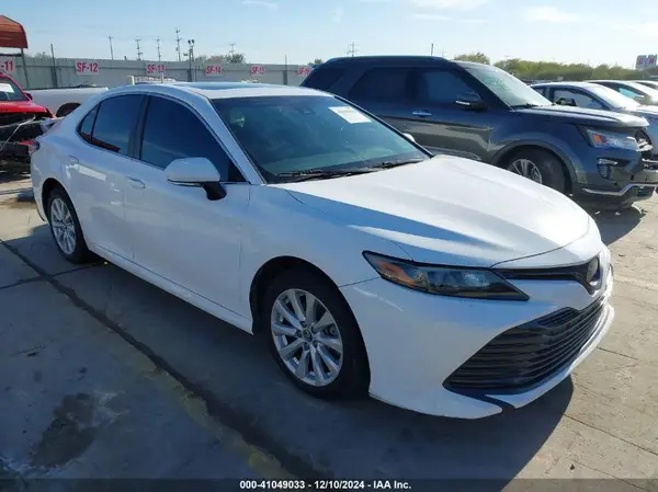4T1B11HK0JU094565 2018 TOYOTA CAMRY - Image 1