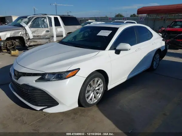 4T1B11HK0JU094565 2018 TOYOTA CAMRY - Image 2