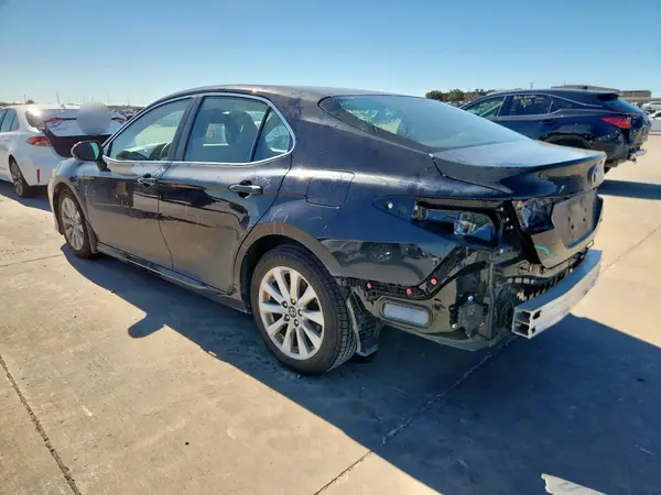 4T1B11HK0JU094744 2018 TOYOTA CAMRY - Image 2