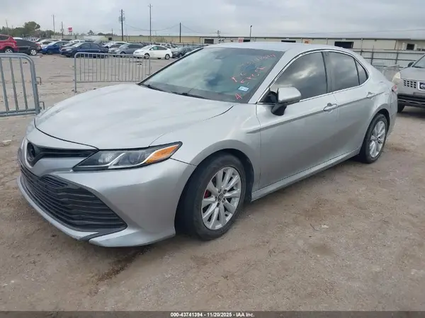 4T1B11HK0JU095151 2018 TOYOTA CAMRY - Image 2