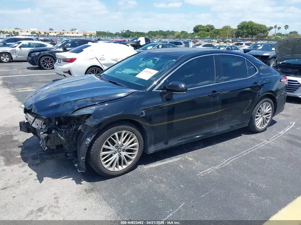 4T1B11HK0JU095201 2018 TOYOTA CAMRY - Image 2