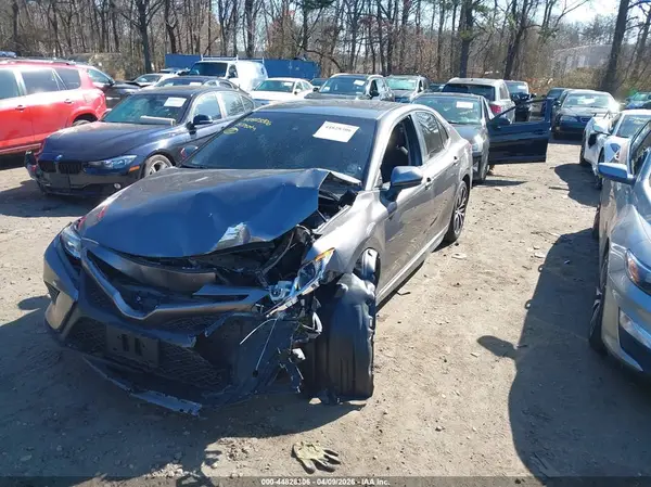4T1B11HK0JU095277 2018 TOYOTA CAMRY - Image 2