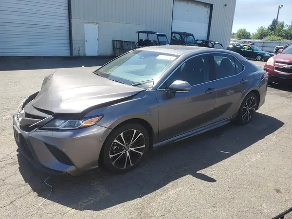 4T1B11HK0JU095652 2018 TOYOTA CAMRY - Image 1
