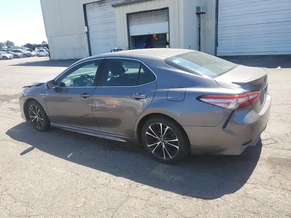4T1B11HK0JU095652 2018 TOYOTA CAMRY - Image 2