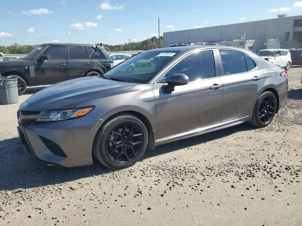 4T1B11HK0JU095795 2018 TOYOTA CAMRY - Image 1