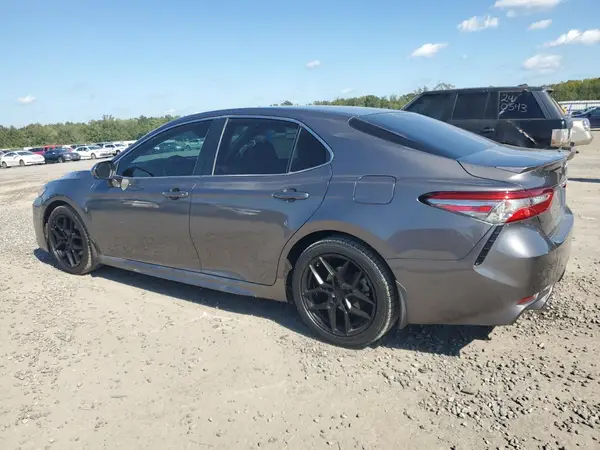 4T1B11HK0JU095795 2018 TOYOTA CAMRY - Image 2