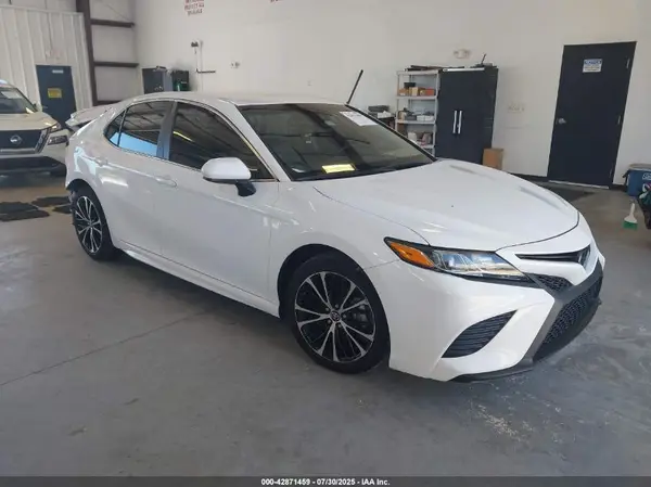 4T1B11HK0JU096641 2018 TOYOTA CAMRY - Image 1