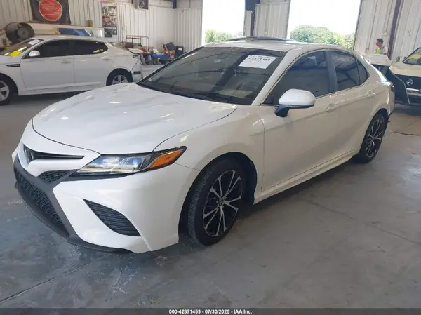 4T1B11HK0JU096641 2018 TOYOTA CAMRY - Image 2