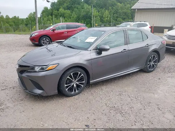 4T1B11HK0JU097935 2018 TOYOTA CAMRY - Image 2