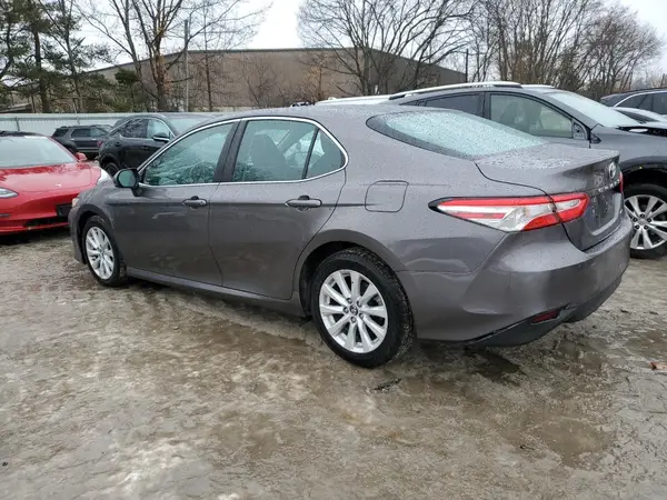 4T1B11HK0JU098177 2018 TOYOTA CAMRY - Image 2
